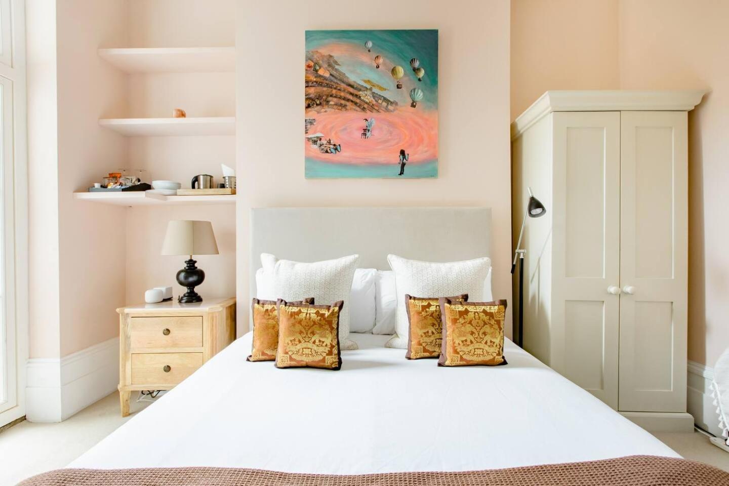 Luxury King-Bed Ensuite With Quiet Private Patio London Ngoại thất bức ảnh