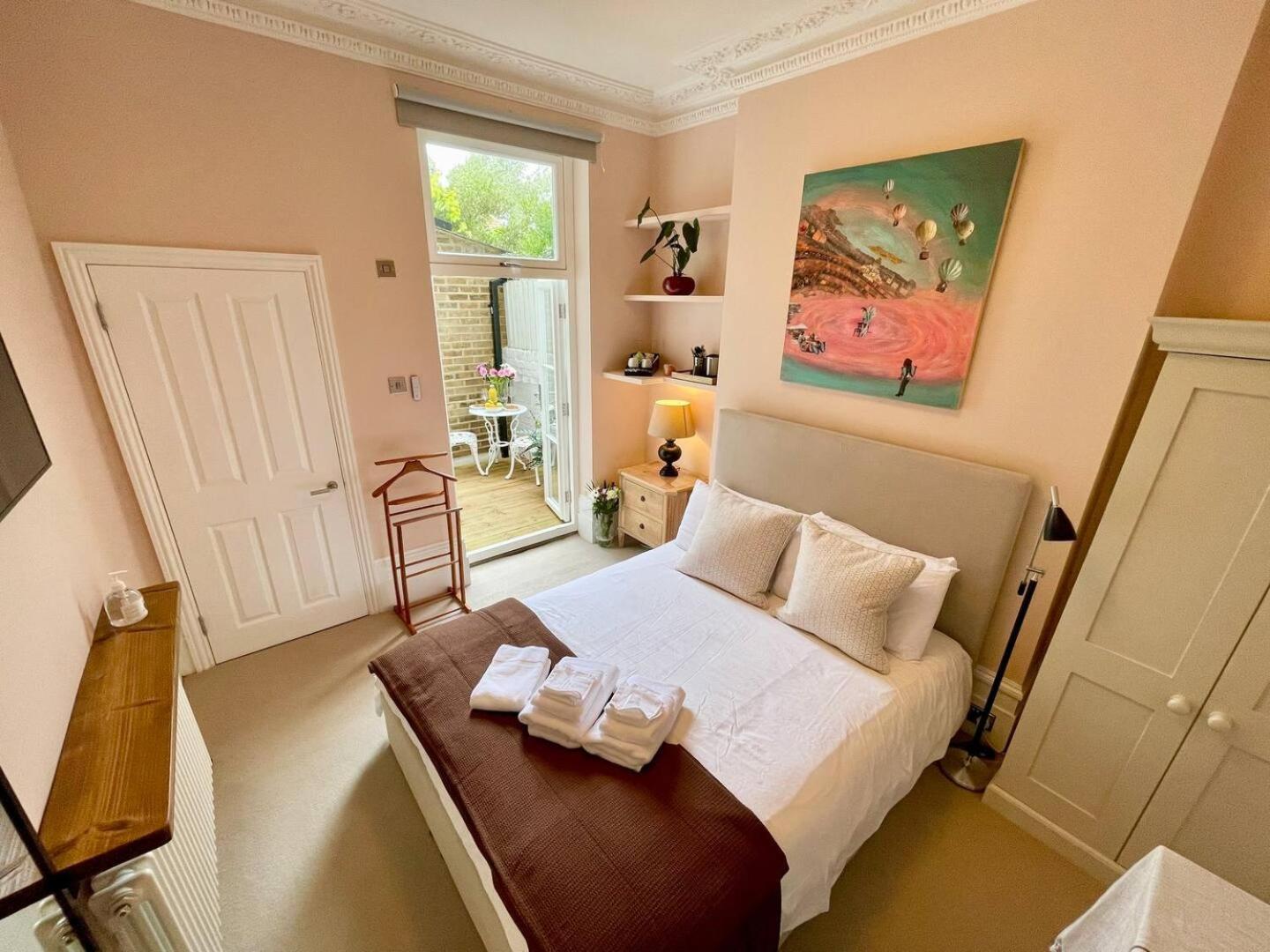 Luxury King-Bed Ensuite With Quiet Private Patio London Ngoại thất bức ảnh