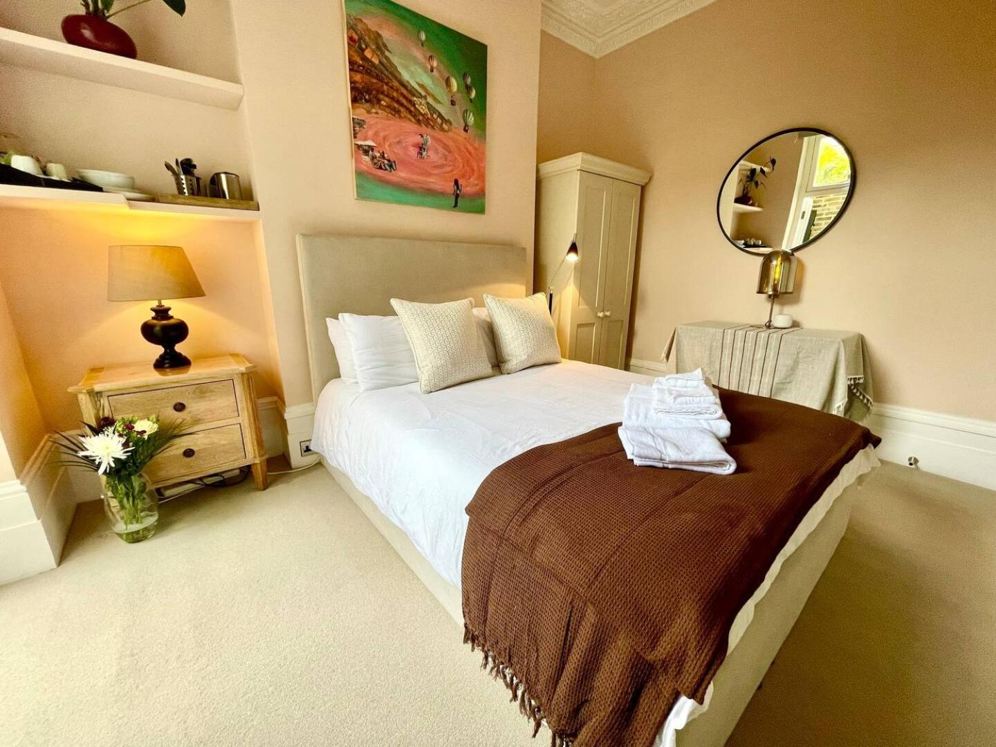 Luxury King-Bed Ensuite With Quiet Private Patio London Ngoại thất bức ảnh