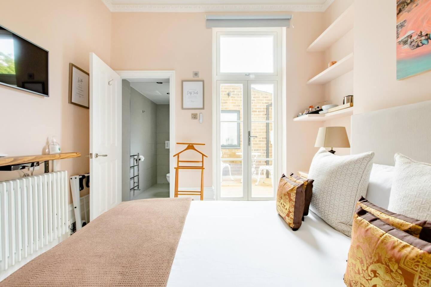 Luxury King-Bed Ensuite With Quiet Private Patio London Ngoại thất bức ảnh