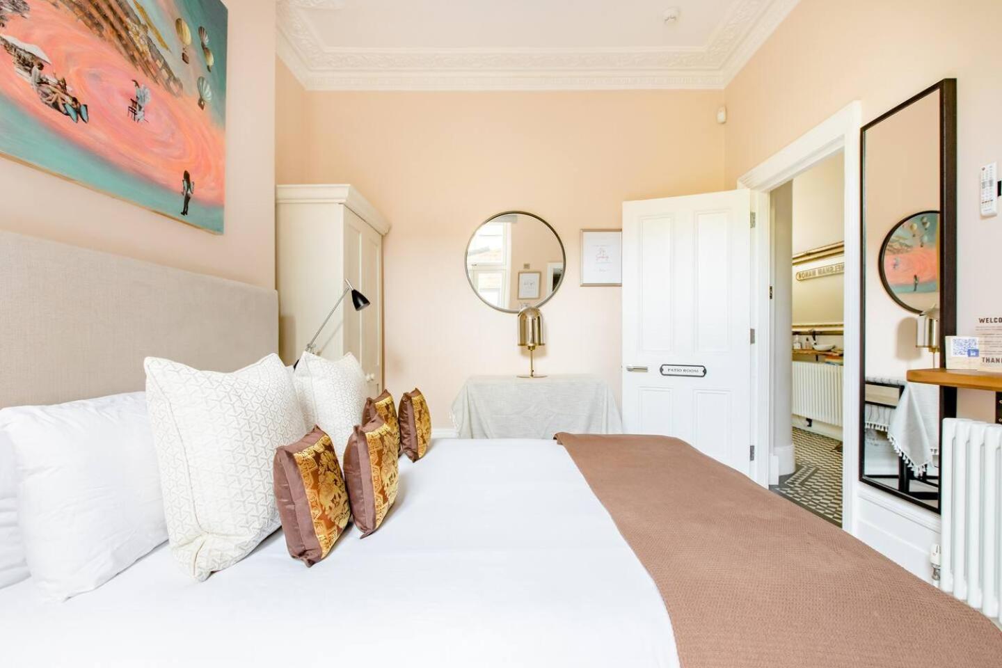 Luxury King-Bed Ensuite With Quiet Private Patio London Ngoại thất bức ảnh